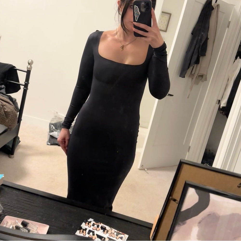 Skims long sleeve contour dress